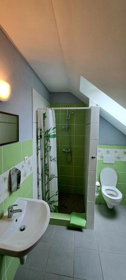 Ubytovanie U Huberta Bešeňová Buitenkant foto
