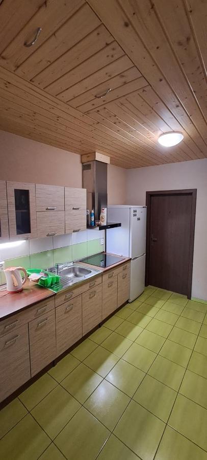 Ubytovanie U Huberta Bešeňová Buitenkant foto