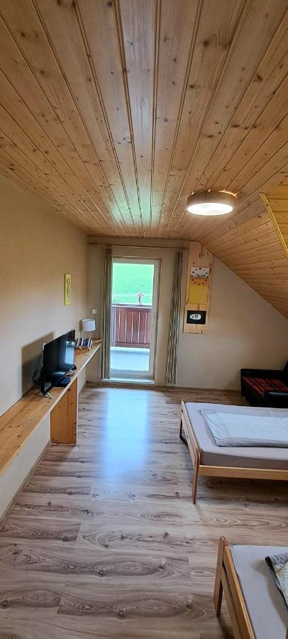 Ubytovanie U Huberta Bešeňová Buitenkant foto