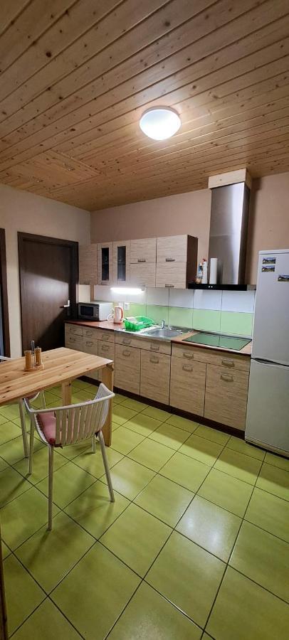 Ubytovanie U Huberta Bešeňová Buitenkant foto